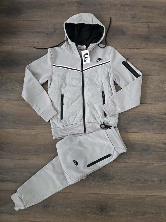 Nike tech new bordado gris