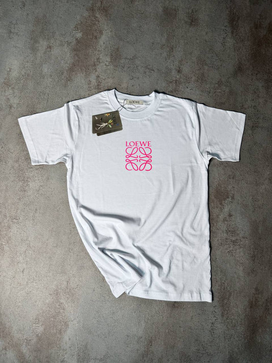 Camiseta Loewe blanco logo rosa en pecho
