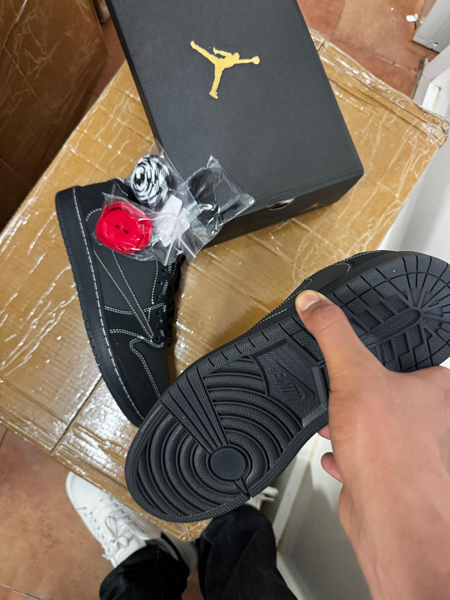Air Jordan Low x Travis Scott negras detalles blancos