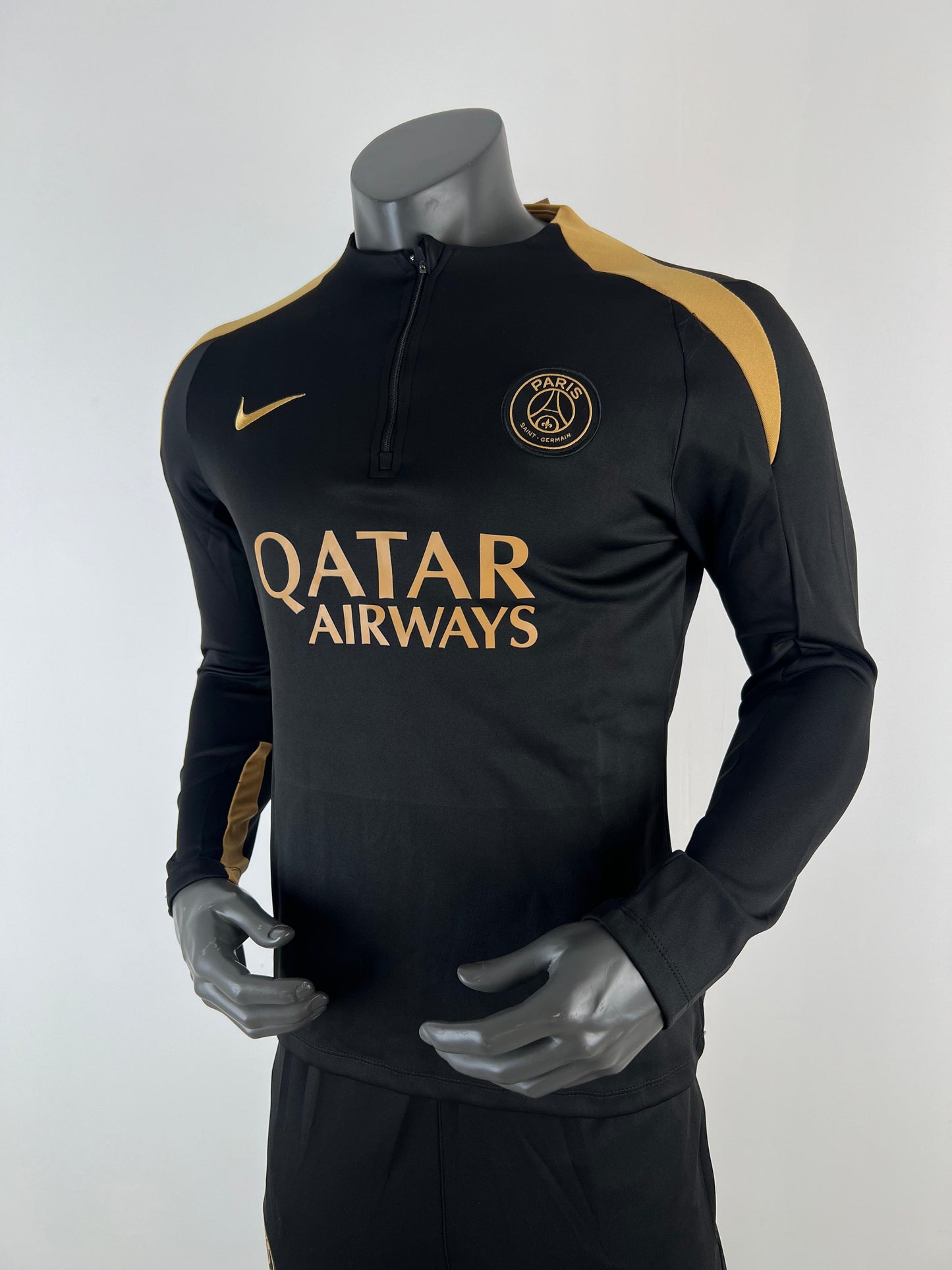 Chandal PSG negro y dorado