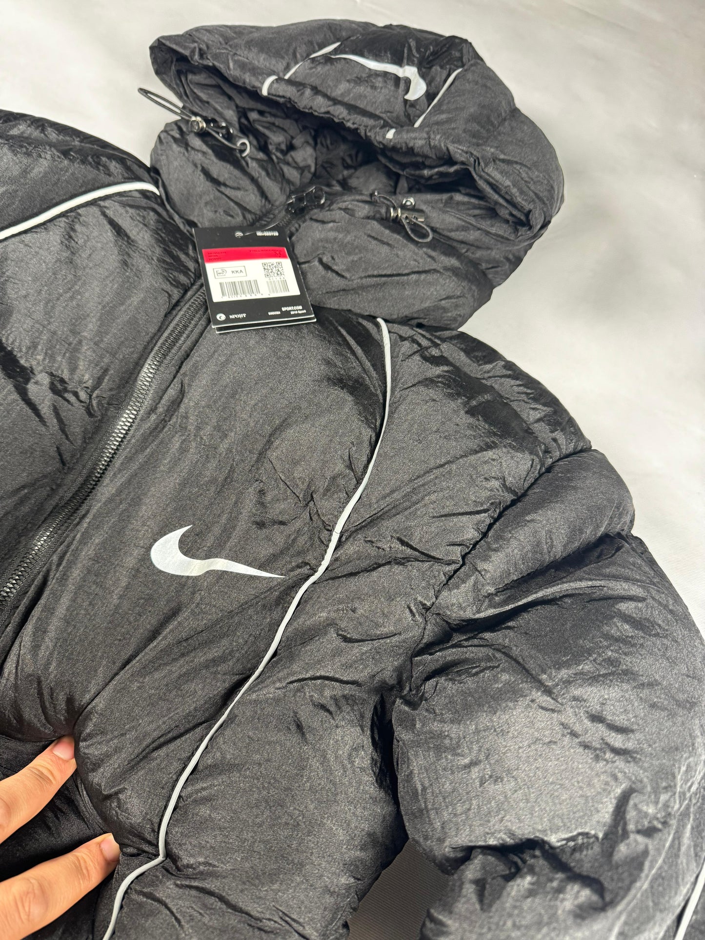 CHAQUETA NIKE NEGRA LOGO BLANCO