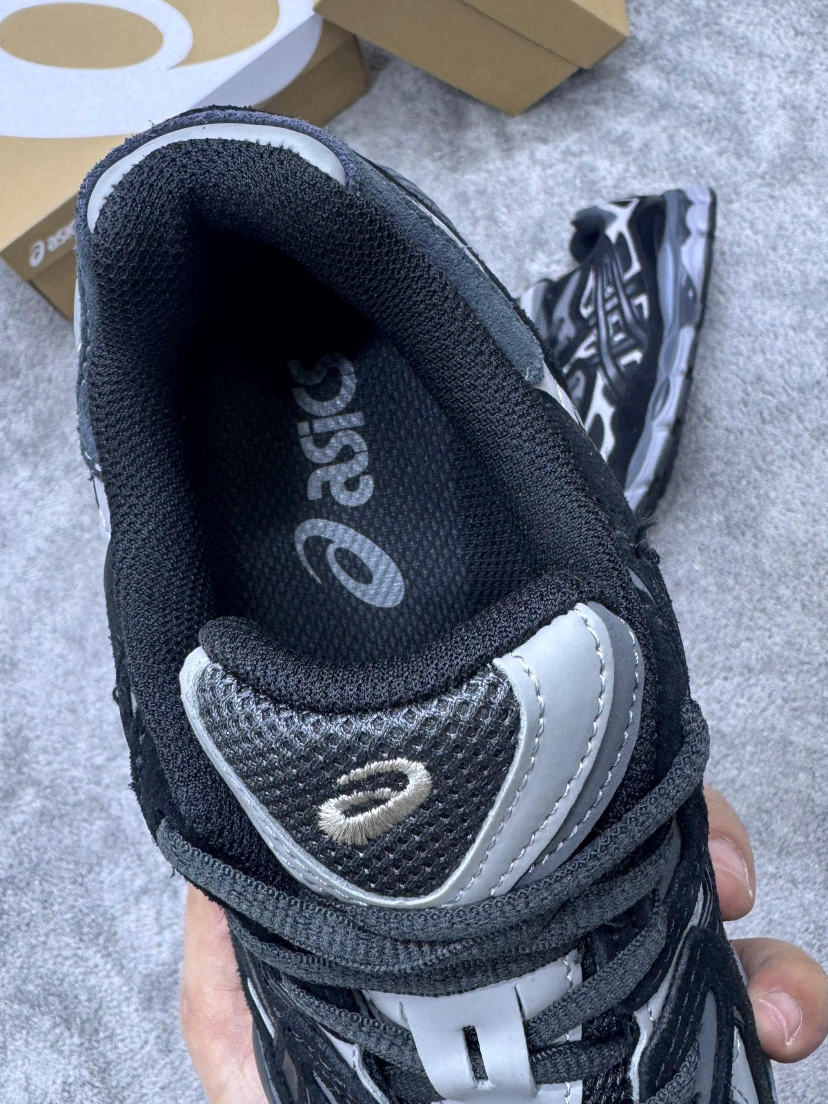 Asics GEL-NYC negras detalles grises