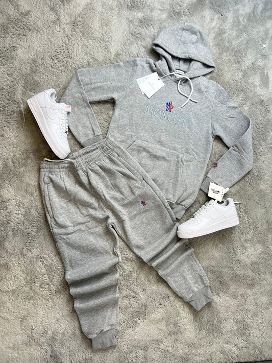 Chandal Moncler gris logo gris rojo y azul