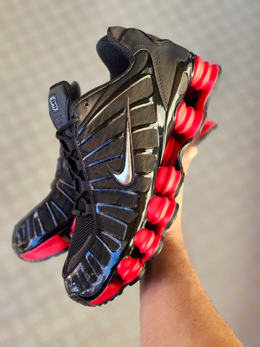 Shox negra suela roja