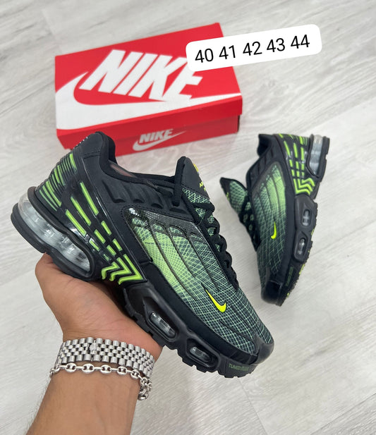 Nike tn tunned verde y negra logo amarillo