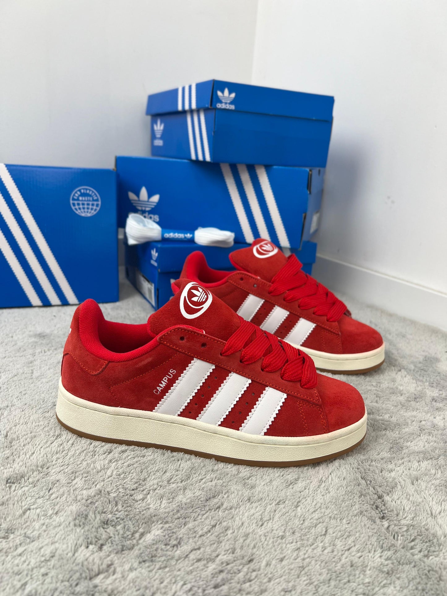 Adidas campus roja logo blanco