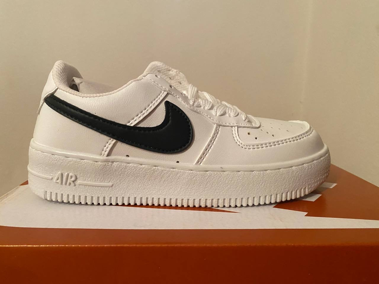 AIR FORCE 1 blancas logo negro