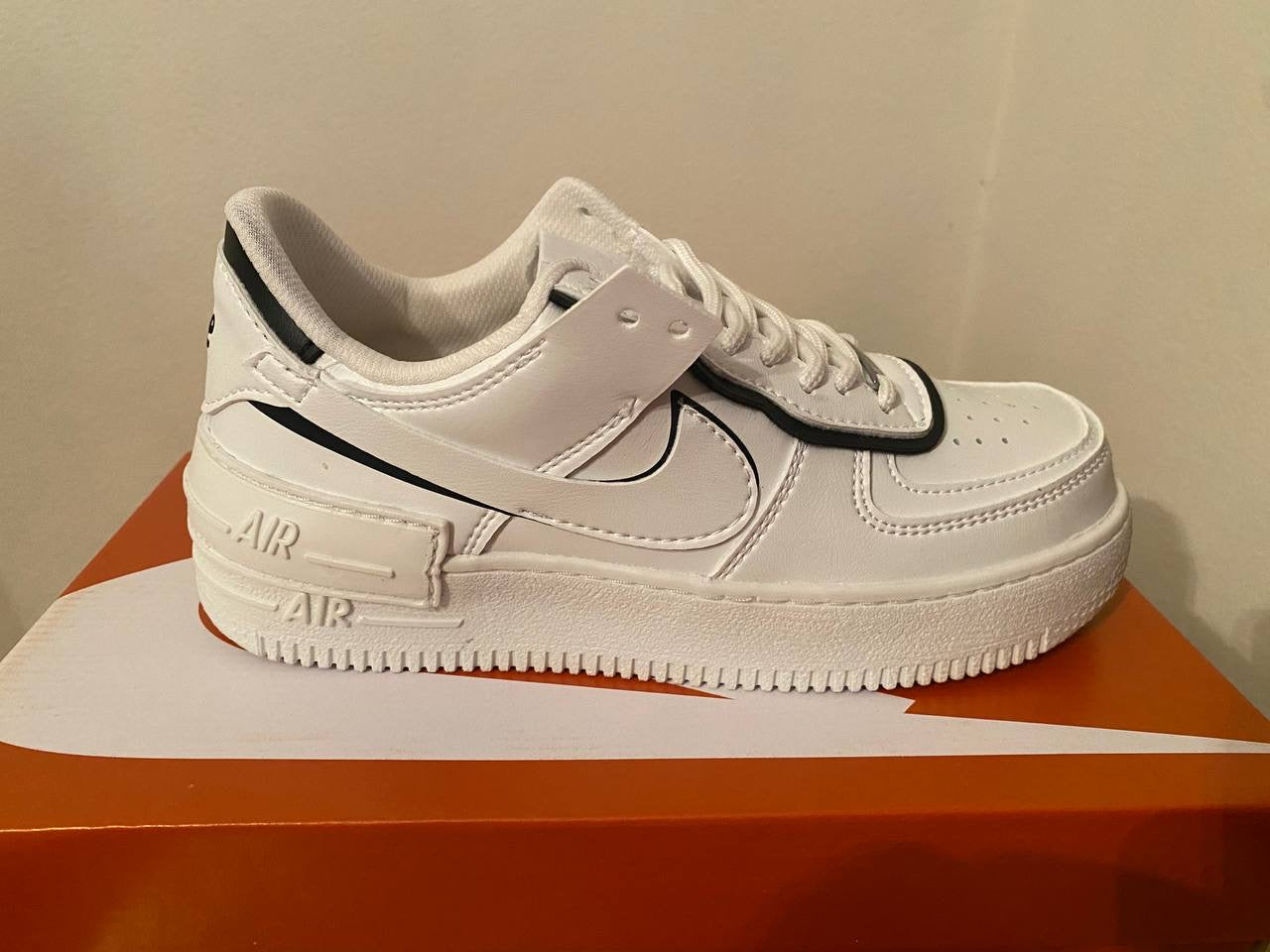 NIKE AIR FORCE ONE SHADOW BLANCA DETALLES NEGROS