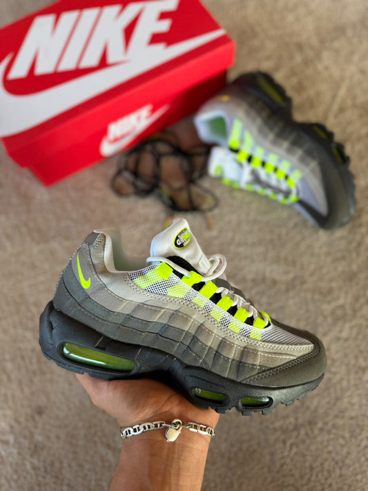 Air max 95 tricolor logo fluor