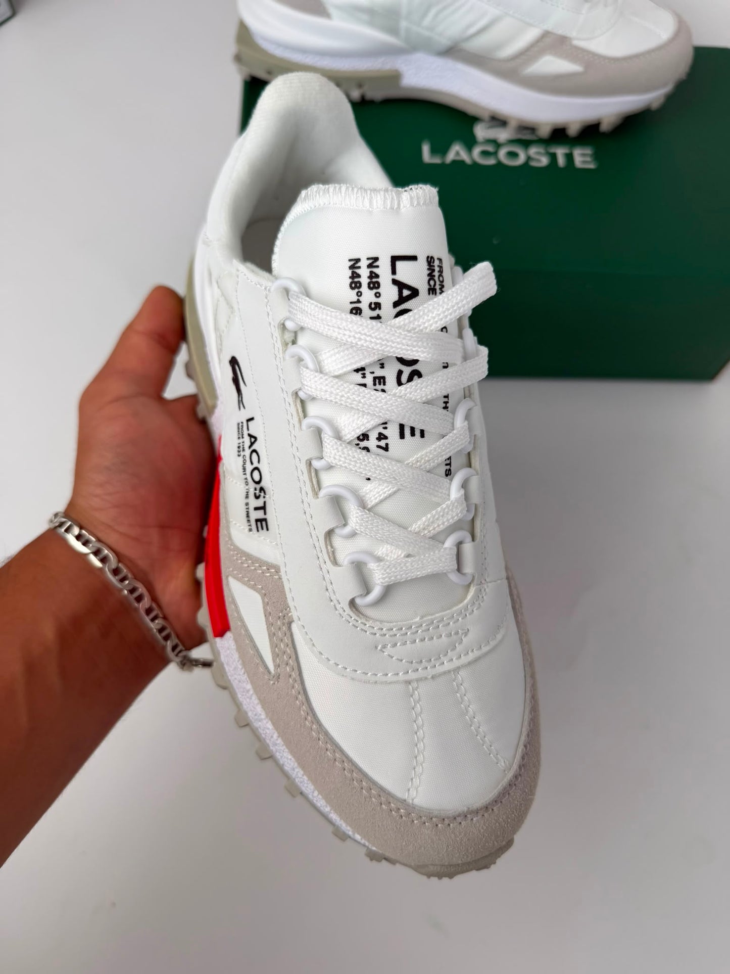 Zapatillas Lacoste Elite Active blancas logo negro detalles rojos