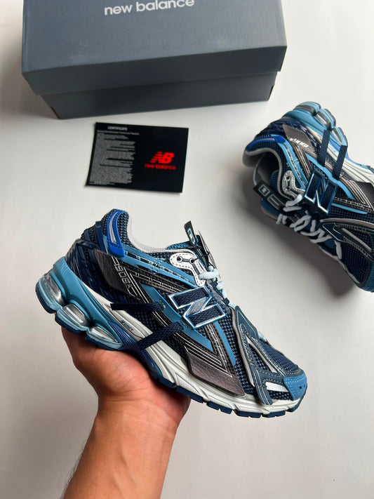New Balance 1906A azul marino detalles grises