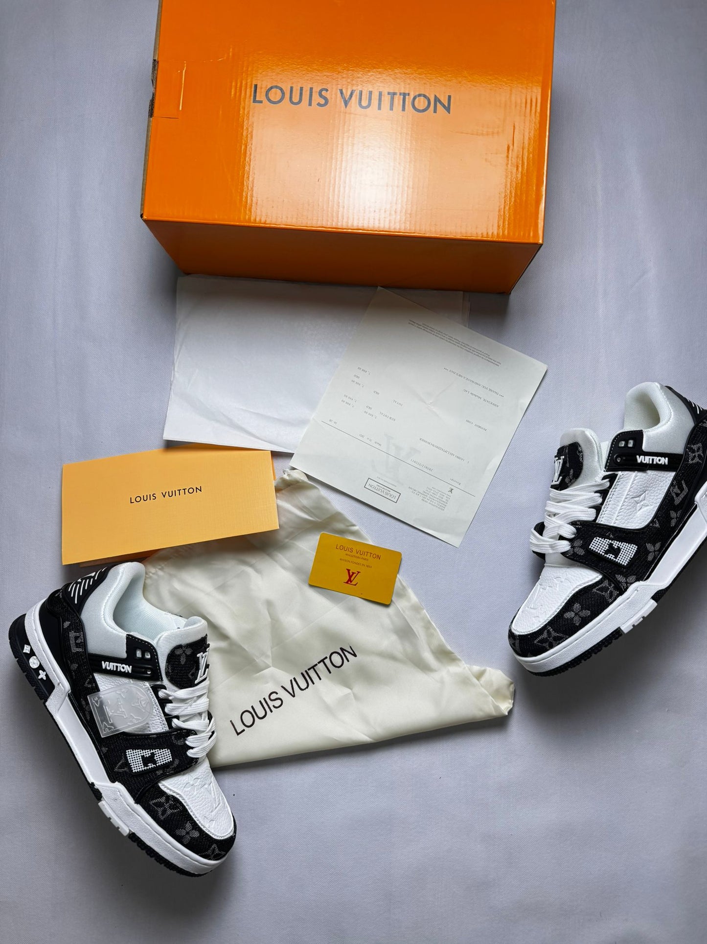 LV trainer blancas y negras