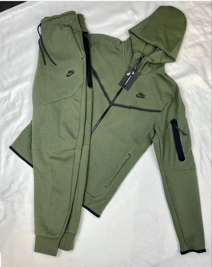 Chandal nike tech verdes logo negro