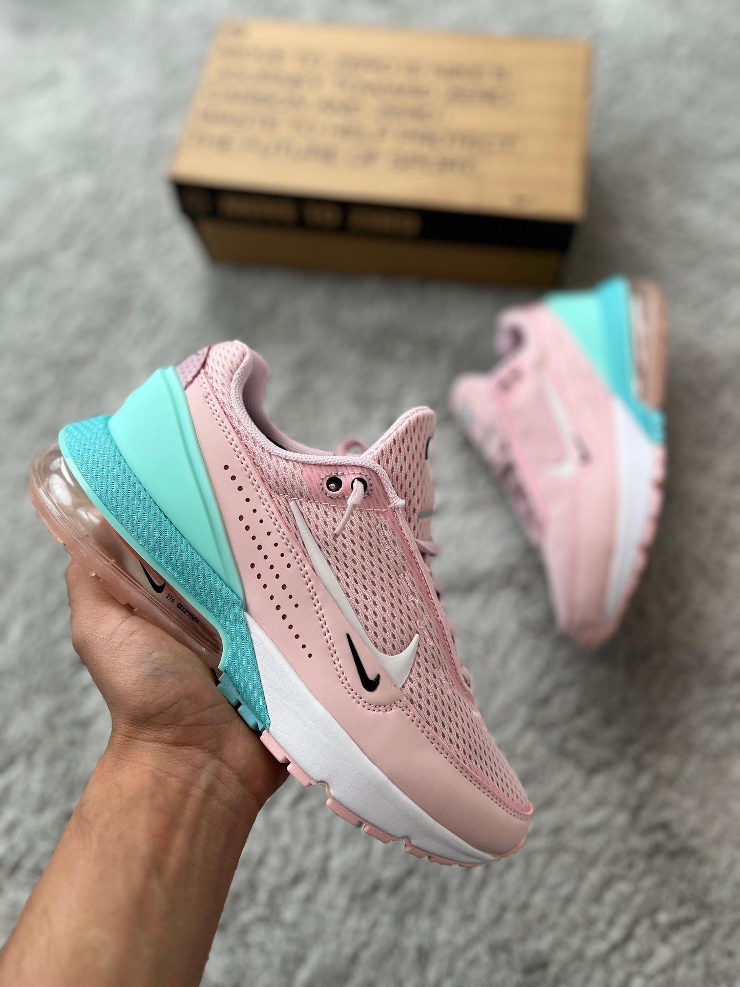 AIR MAX 270 rosa y azul logo blanco