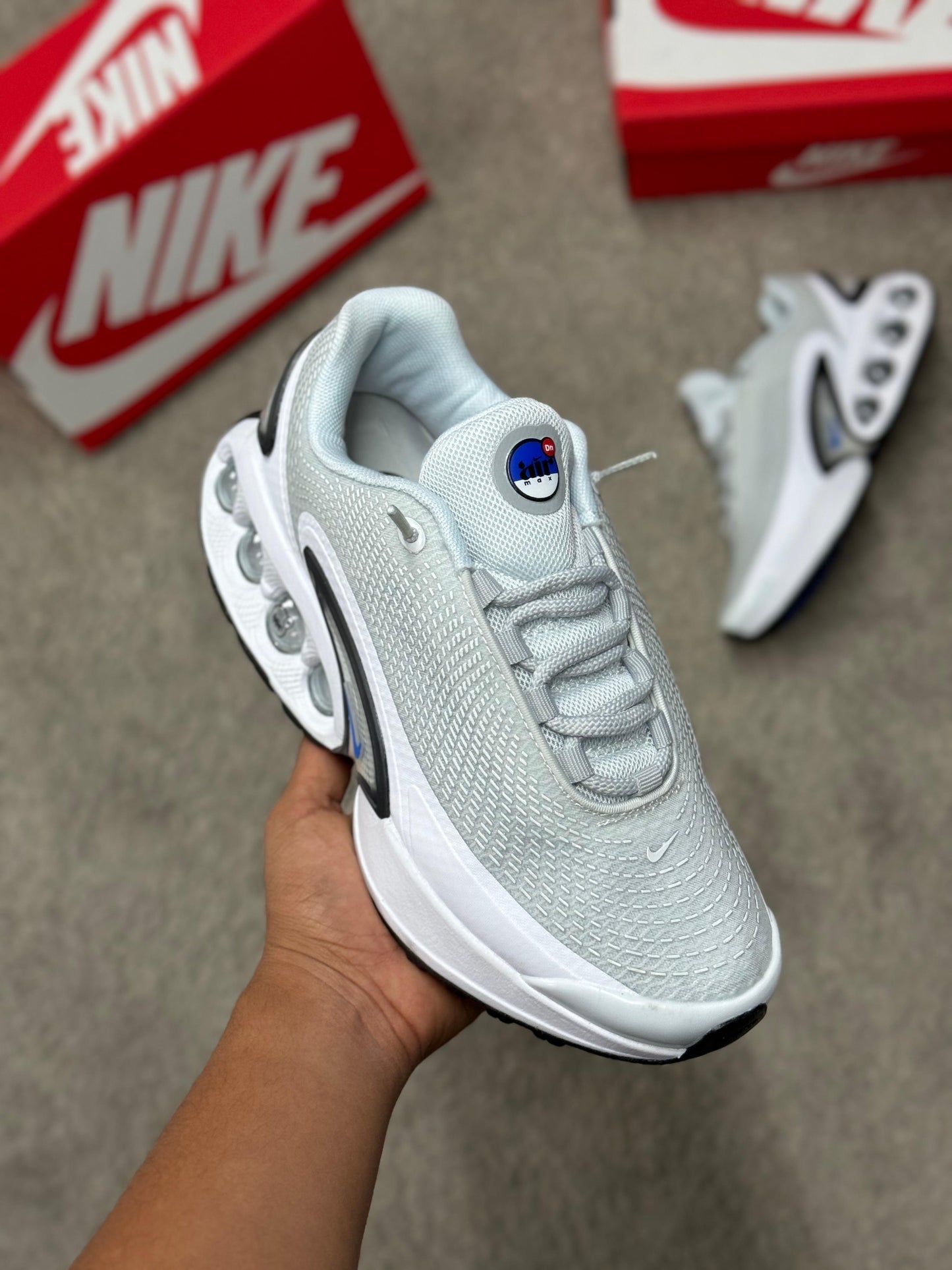 NIKE TN DN BLANCAS LOGO AZUL