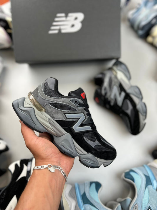 NEW BALANCE 9060 gris y negro logo gris contorno negro