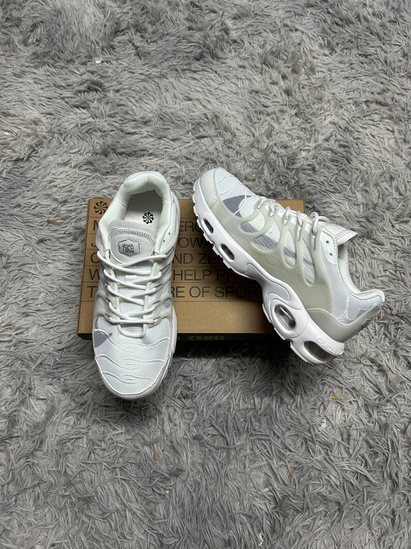 NIKE TS blancas logo negro