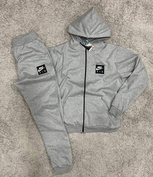 CHANDAL NIKE AIR MAX gris logo negro cremallera negra