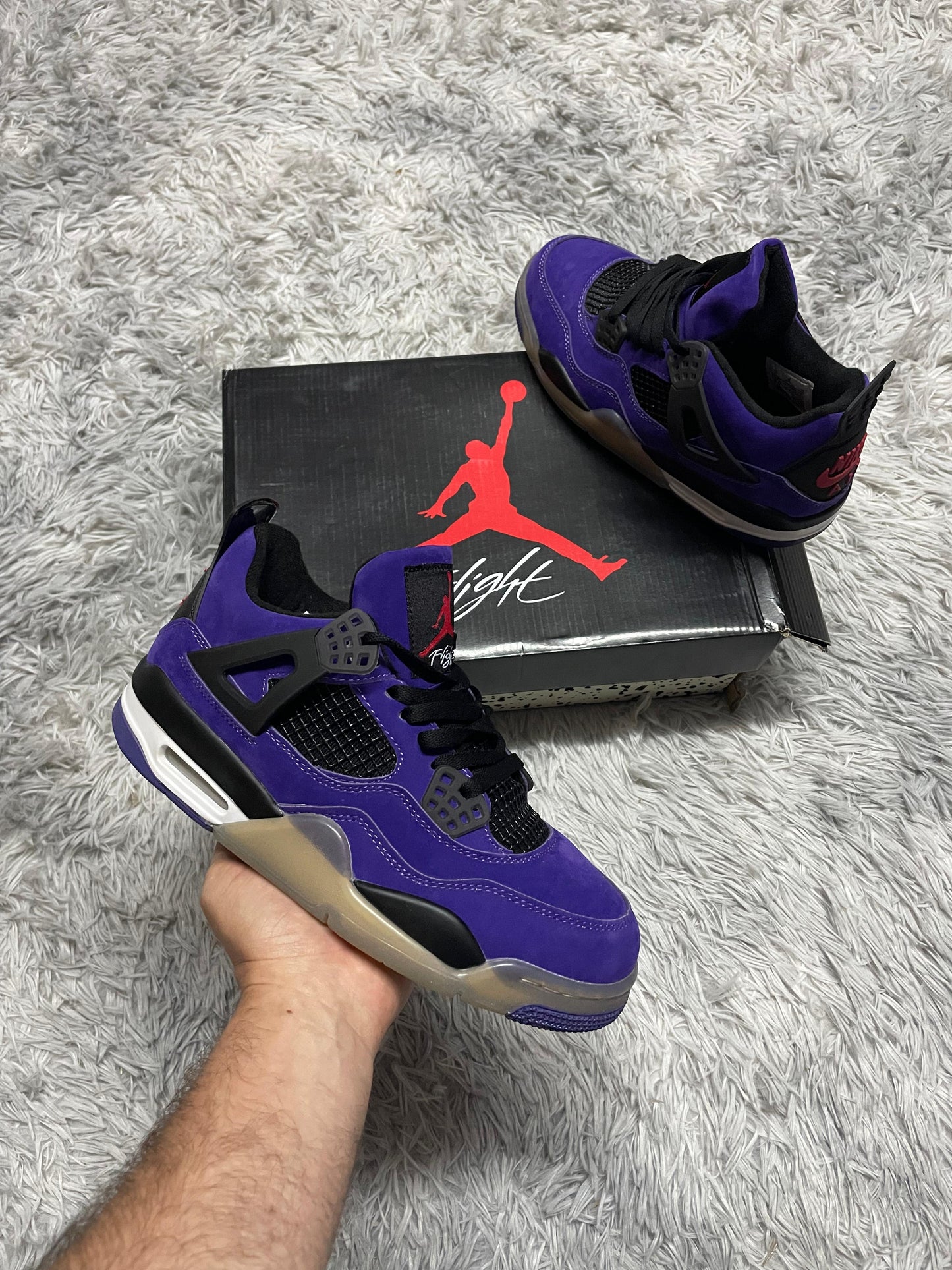 JORDAN 4 MORADAS Y NEGRAS