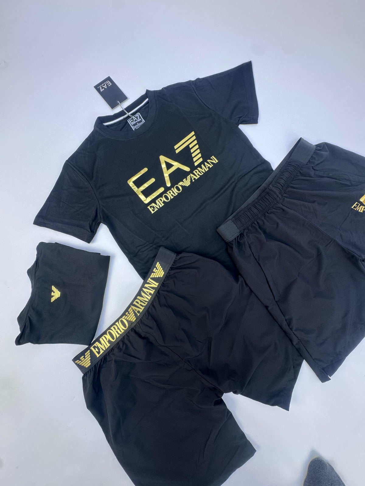 Conjunto corto armani negro logo dorado