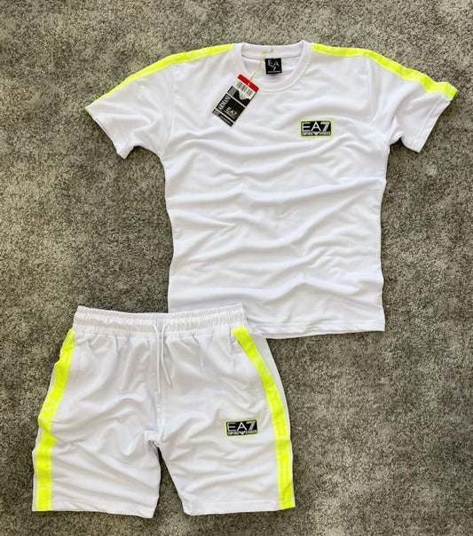 Conjunto armani blanco logo negro letras blancas detalles amarillos