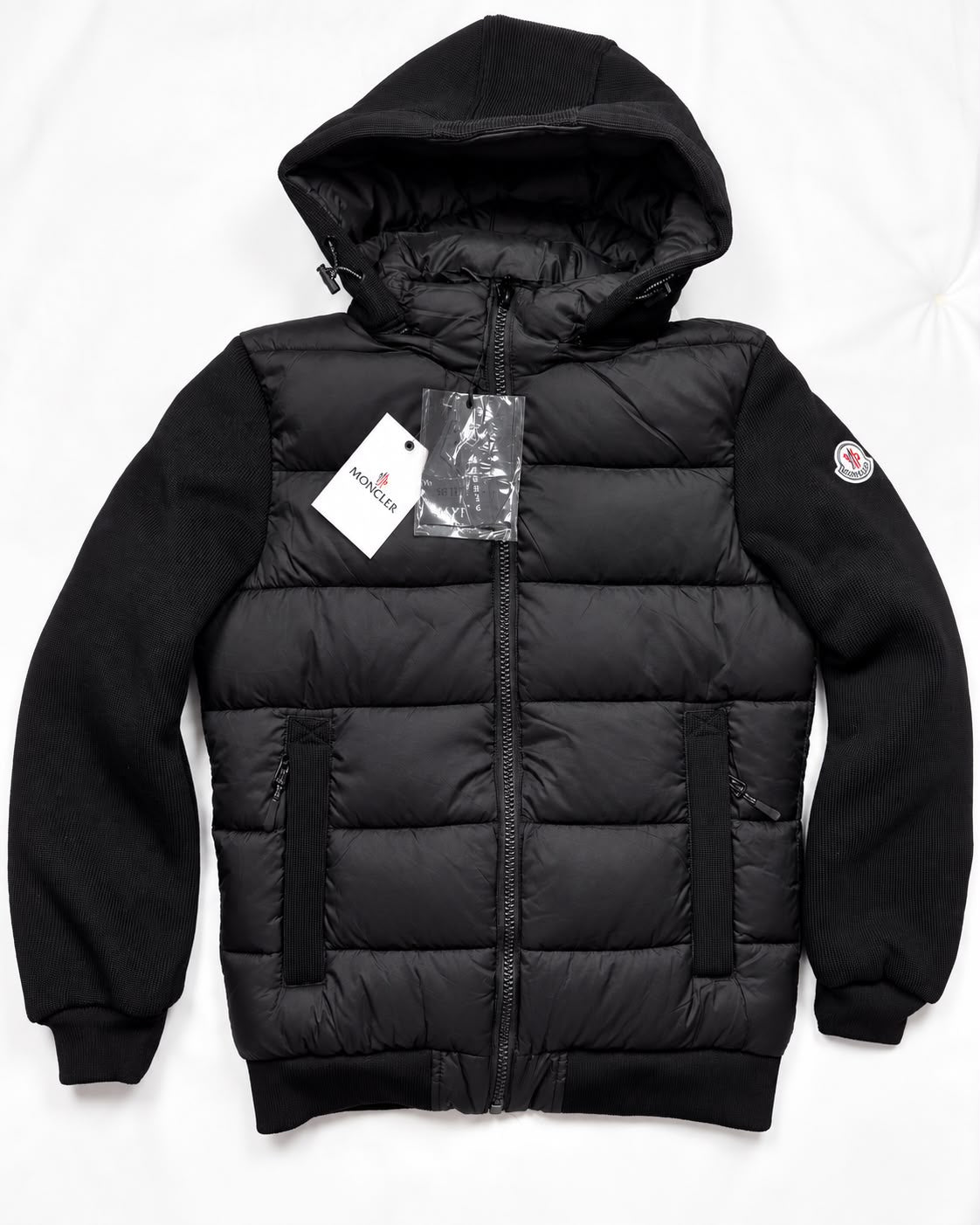 Chaqueta moncler negra logo manga