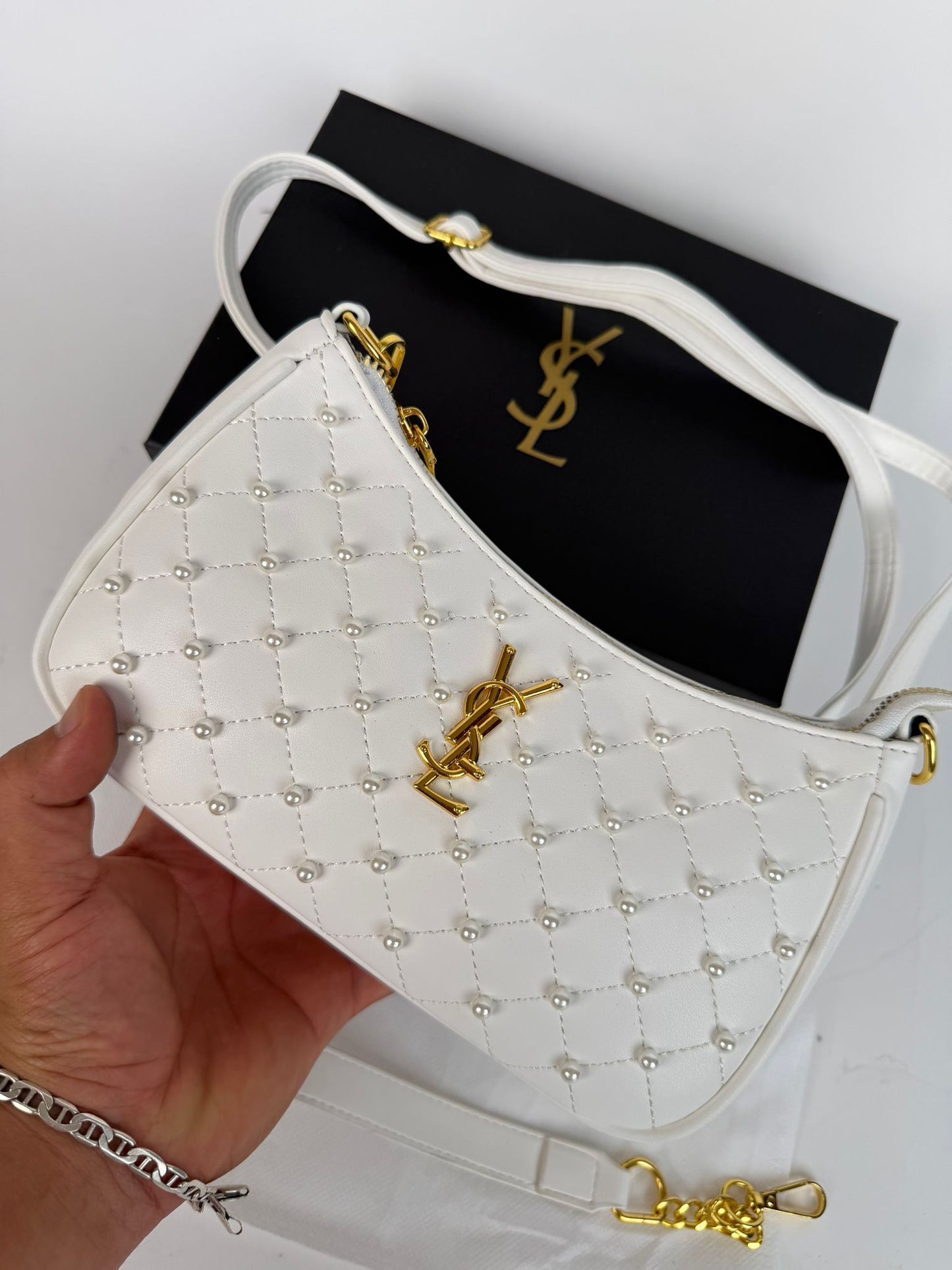 Bolso YSL blanco logo dorado detalles blancos