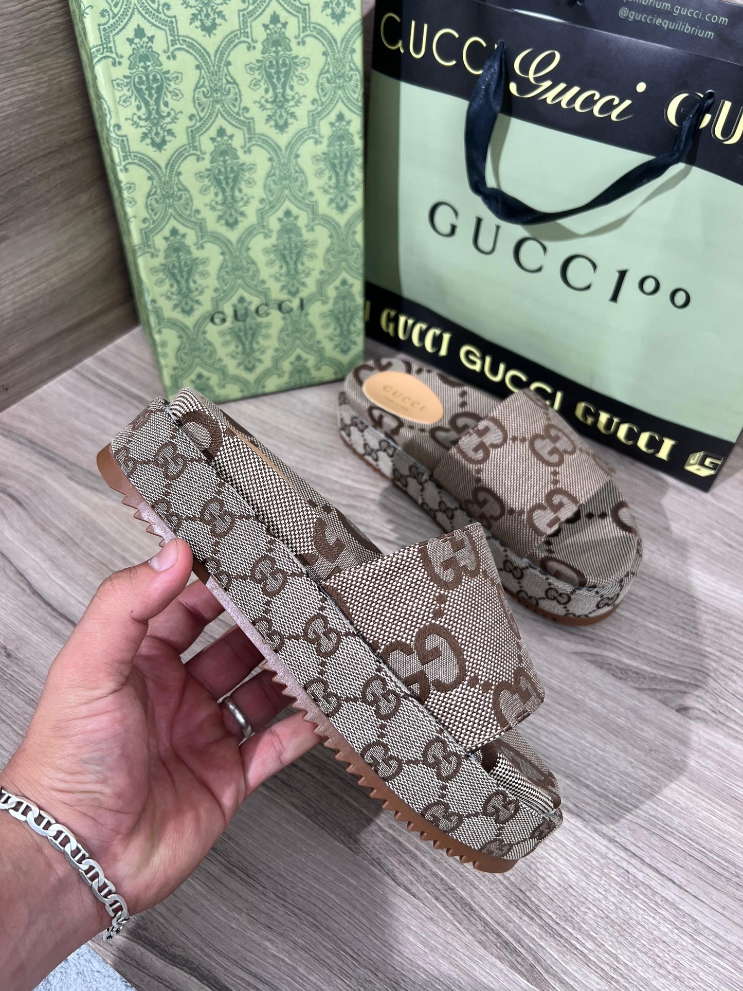 Chancla Gucci mujer terciopelo marron logo marron