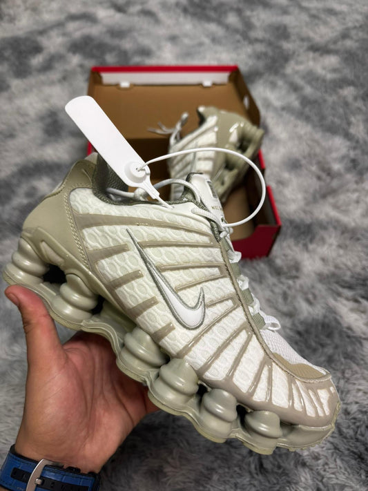 Shox crema y beige logo crema