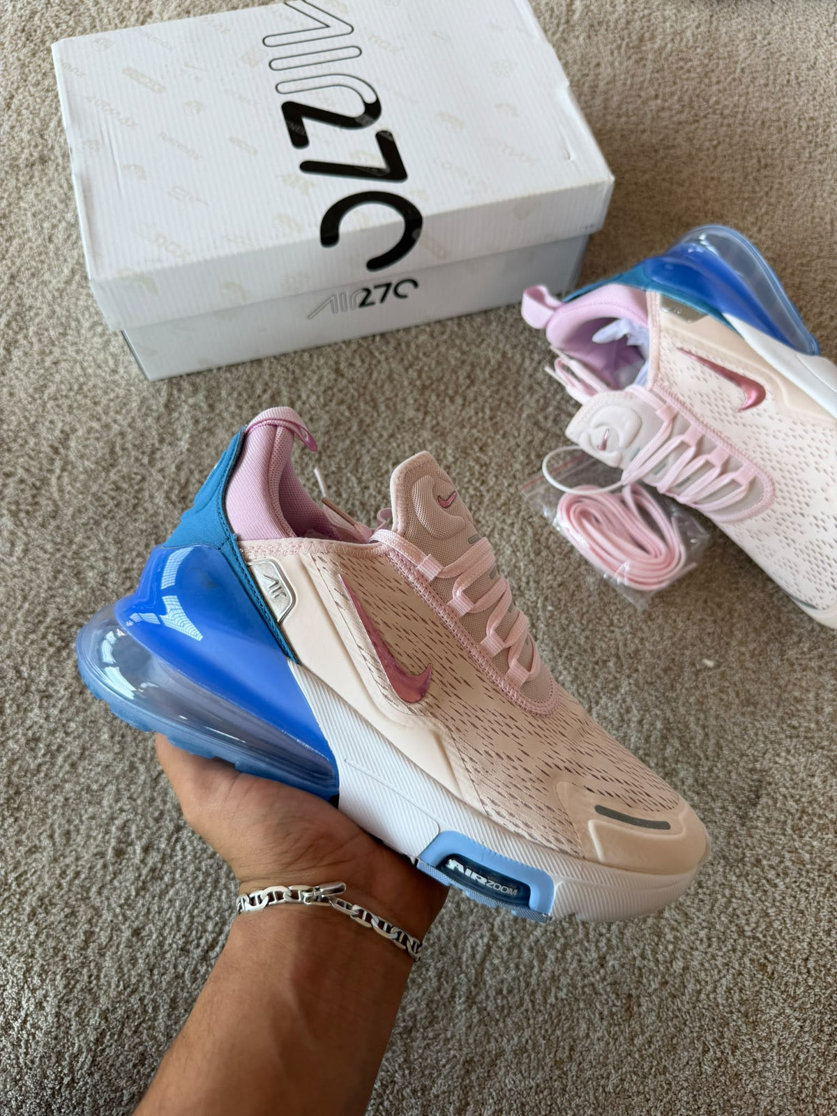 Air max 270 logo rosa detalles azules