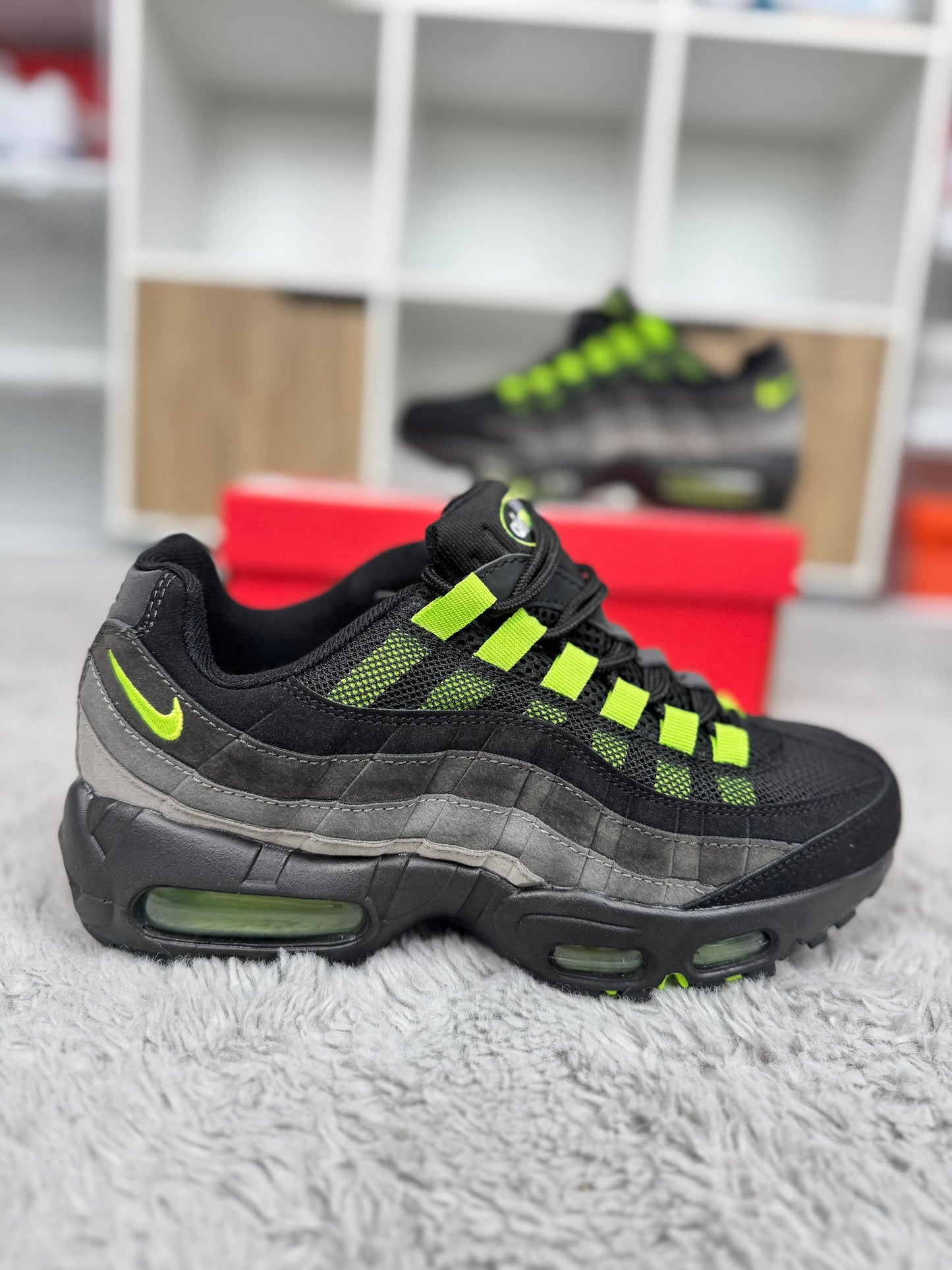 Air max 95 negras y verdes detalles grises