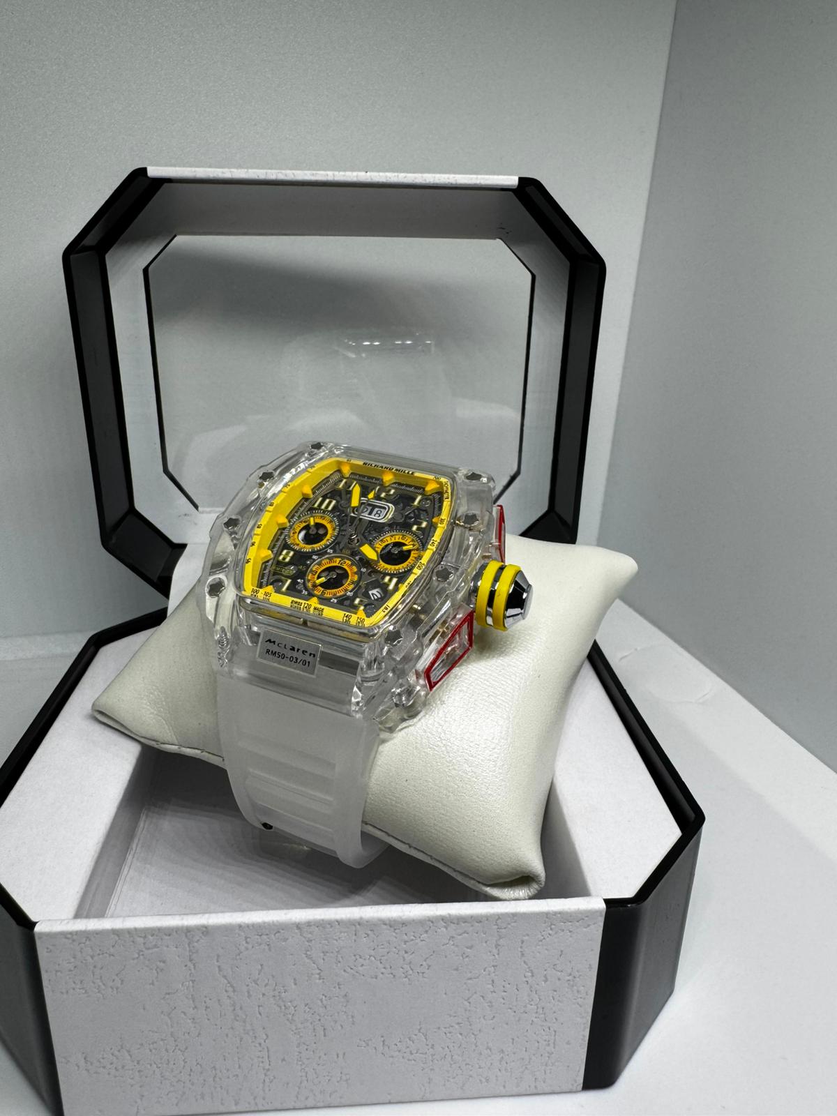 RELOJ RICHARD MILLE GRIS Y AMARILLO DETALLES NEGRAS