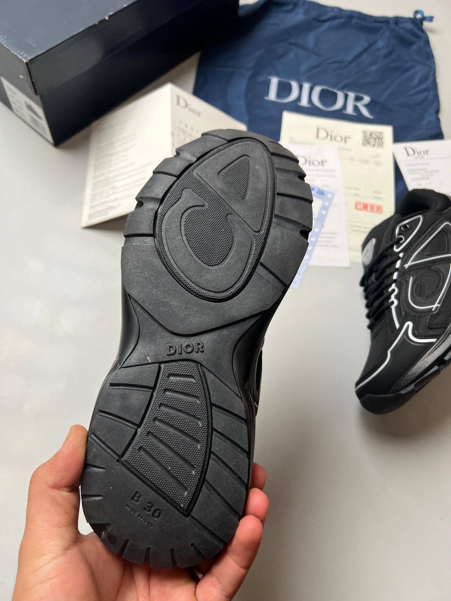 Dior B30 negras detalles blancos
