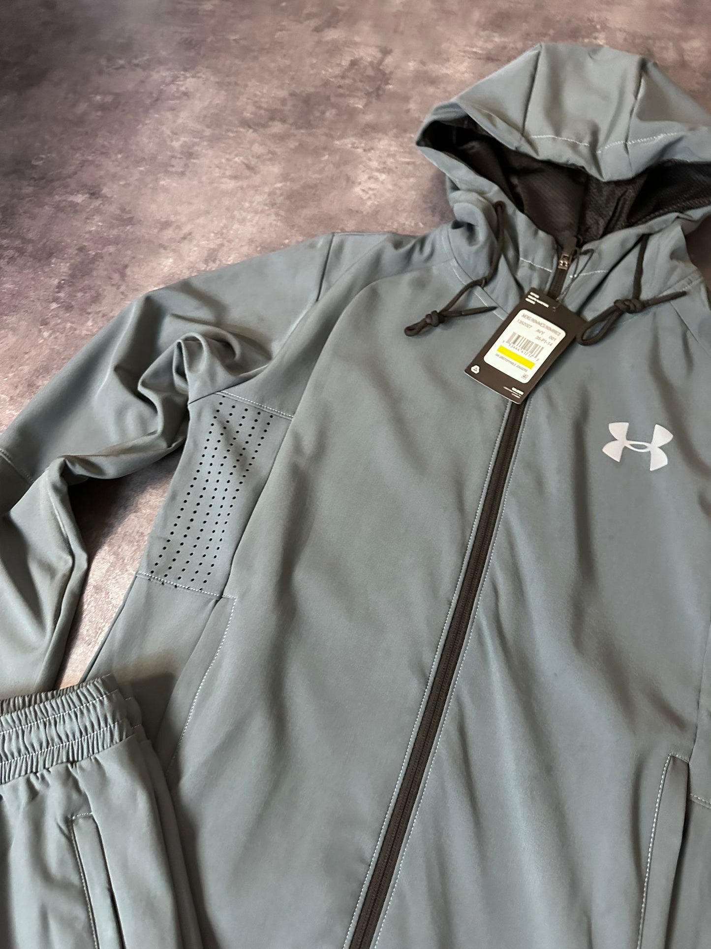 Chandal under armor gris