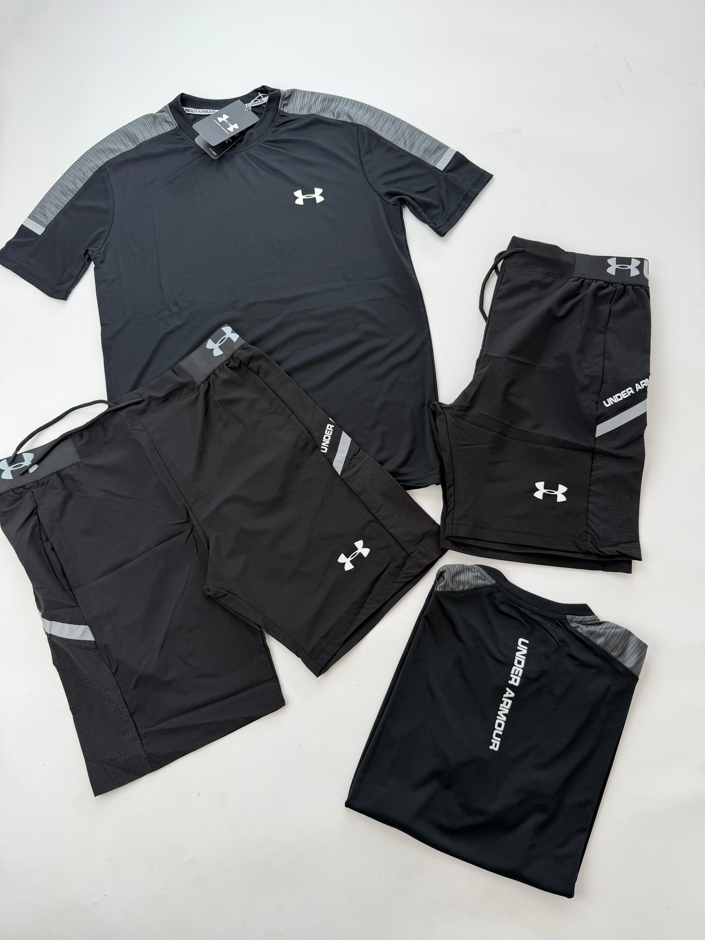 Conjunto corto under armour negro logo blanco detalles grises