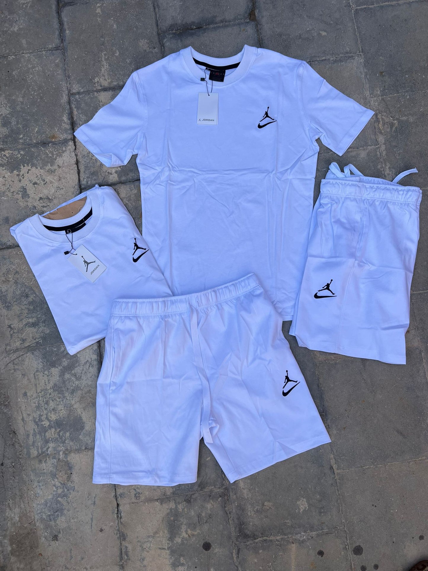 Conjunto corto jordan blanco logo negro
