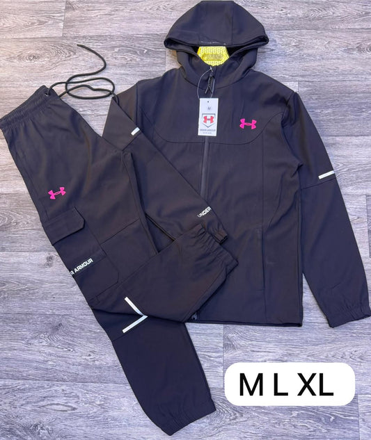 Chandal under armour negro logo rosa