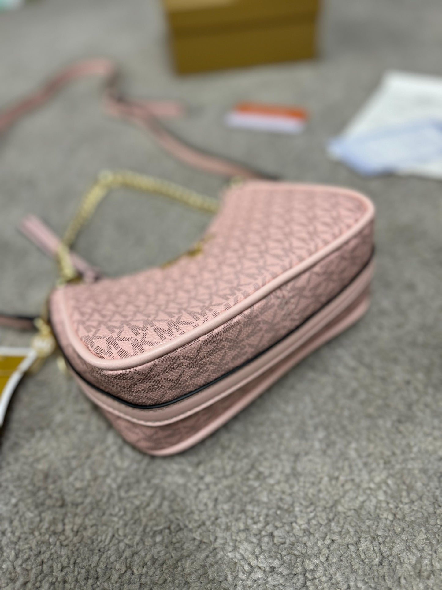 Bolso Mickael Kors rosa logo dorado