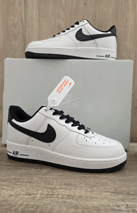 Force blanca logo y suela negra