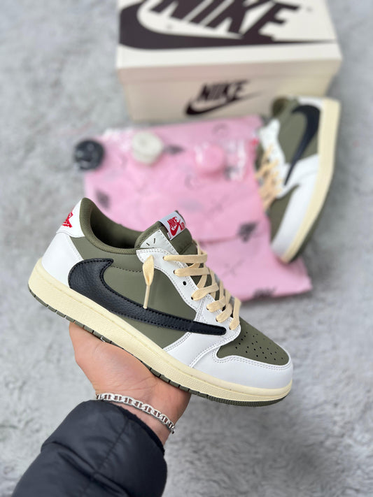 Travis Scott x Air Jordan 1 Retro Low OG verdes y blancas logo negro