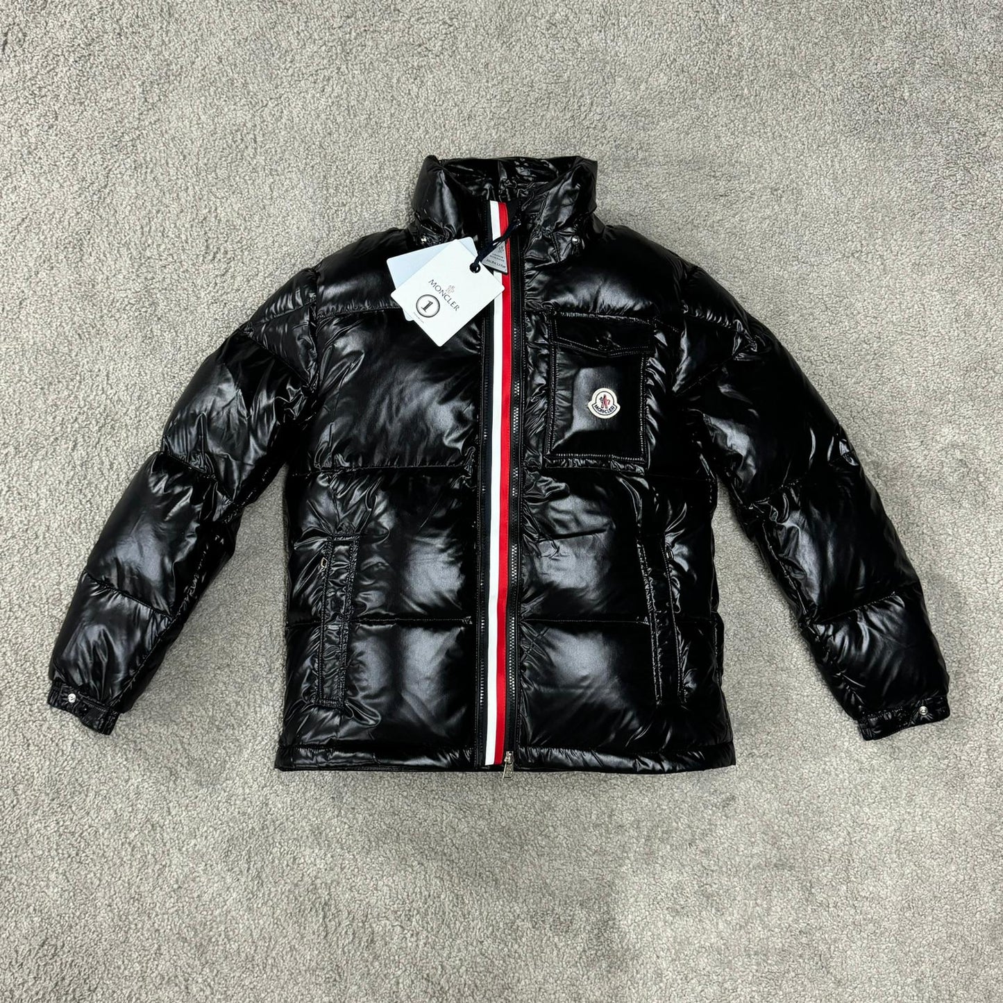 Chaqueta moncler negra detalles azules y rojos