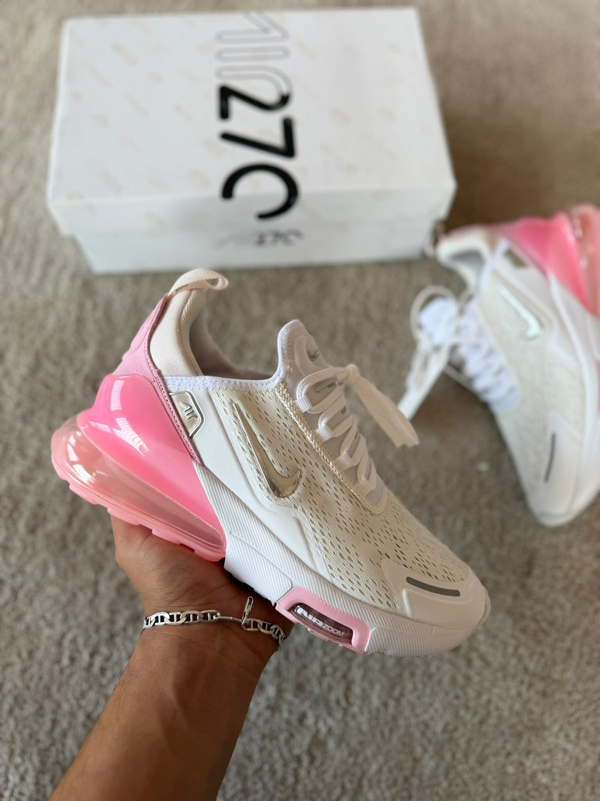 Air max 270 blancas logo plateado detalles rosas