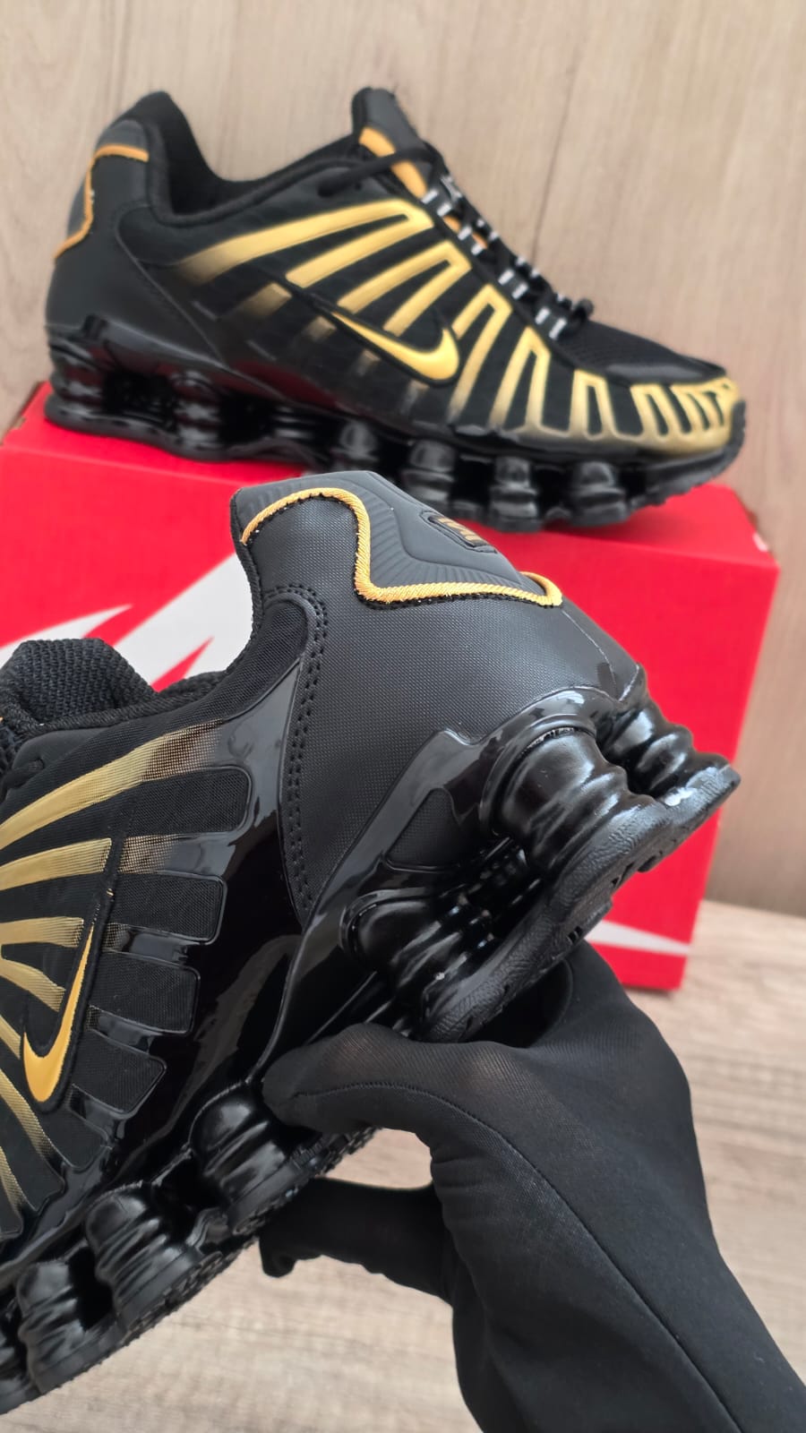 Shox negra dorada