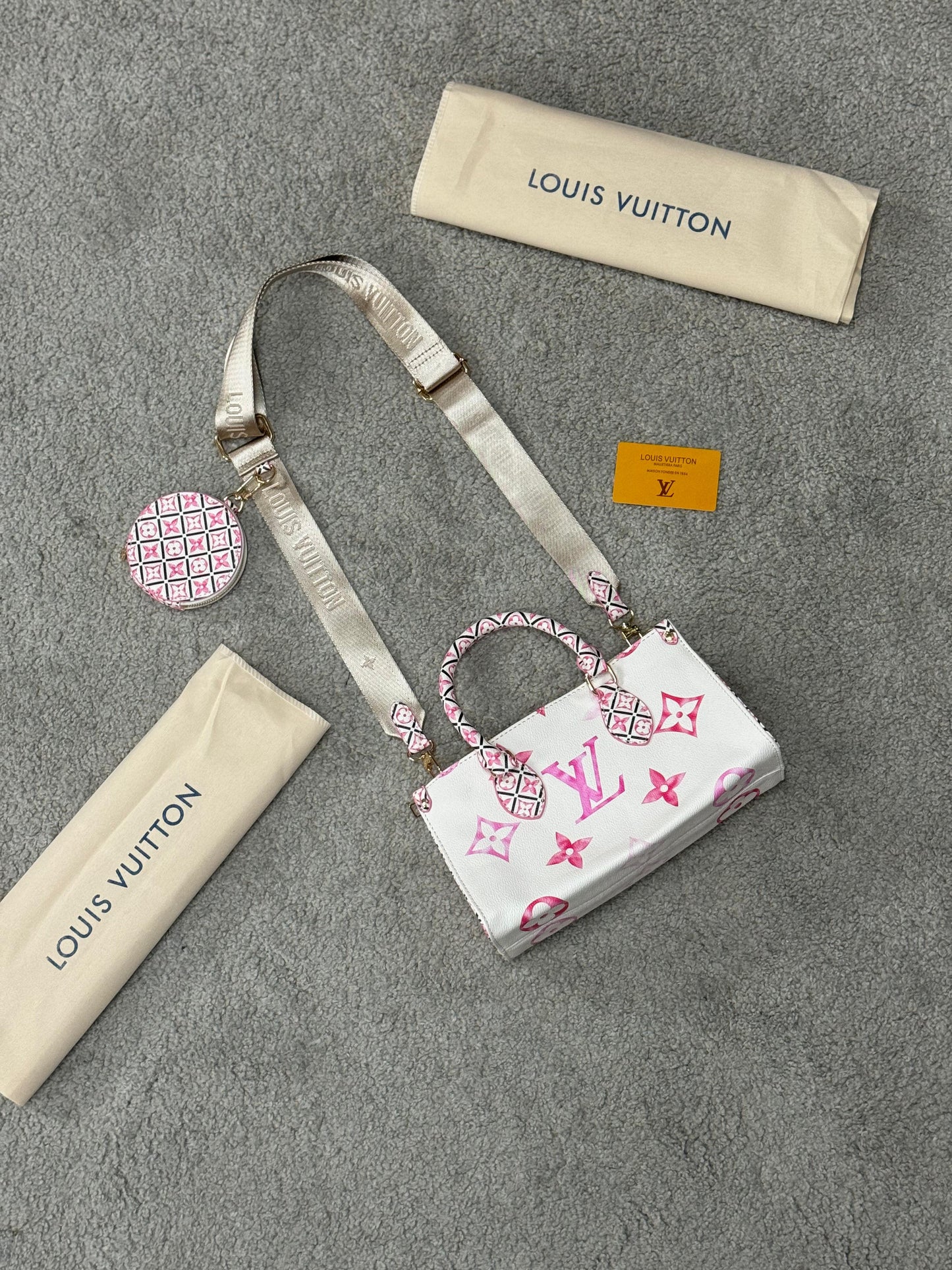 Bolso LV blanco logo rosa