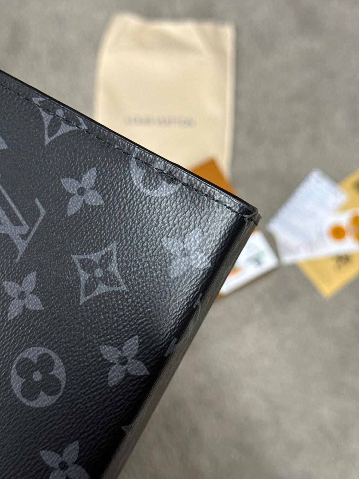 Bolso de mano LV negro y gris