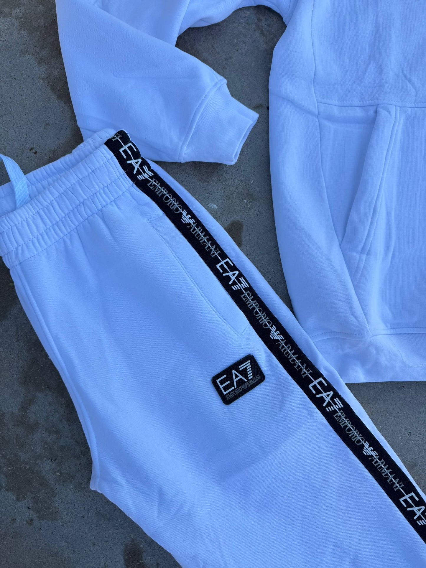 Chandal armani blanco logo blanco y negro