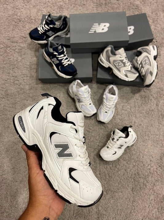 NEW BALANCE 530 BLANCO LOGO GRIS DETALLES AZULES