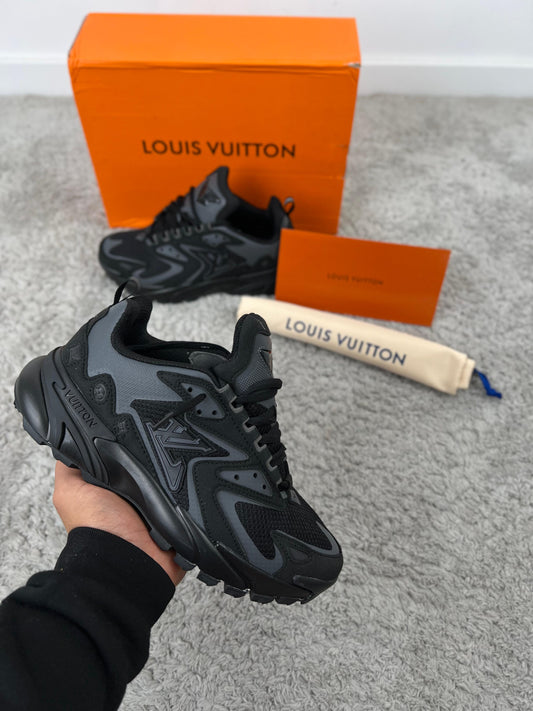 LOUIS VUITTON Runner TATIC negra y gris