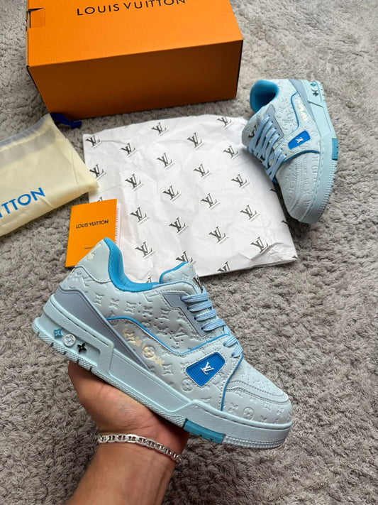 LV Trainer azul logo blanco