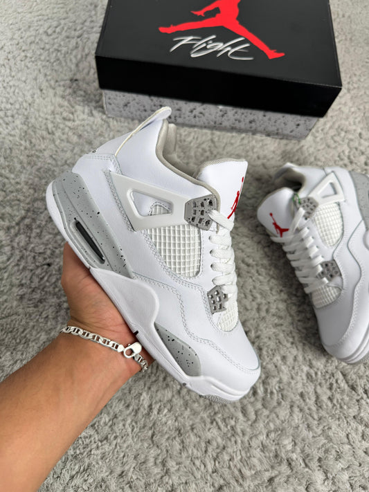 Jordan 4 blancas logo rojo detalles plateados